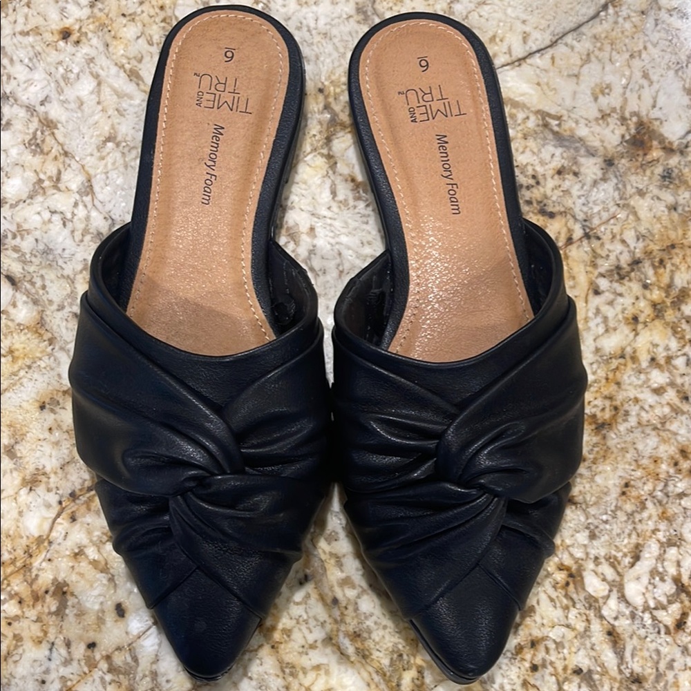 Time and Tru Women's Black Memory Foam Shoes